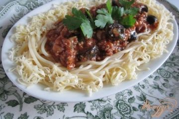 фото рецепта Спагетти с мясным фаршем и маслинами