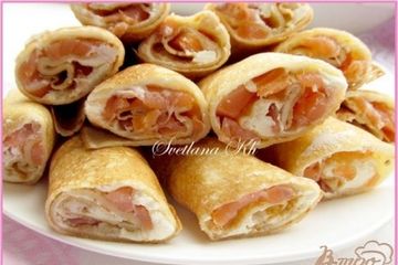фото рецепта Блинчики с копченой семгой и творожным сыром