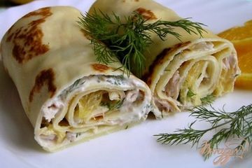 фото рецепта Блинчики с курицей, апельсином и кедровыми орешками