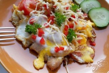 фото рецепта Яичница со свининой и помидорами
