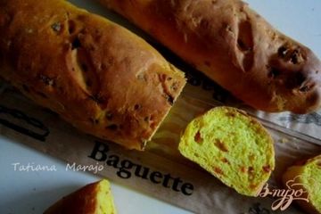 фото рецепта Багеты с кусочками чоризо и куркумой