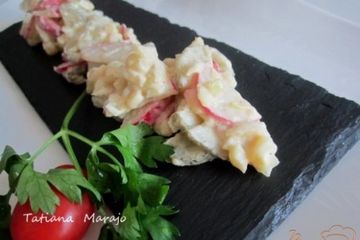 фото рецепта Картофельный салат с редисом и маринованными огурцами