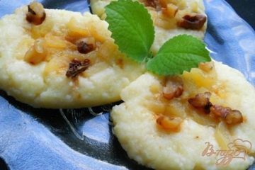 фото рецепта Сырники с яблоками и корицей в пароварке