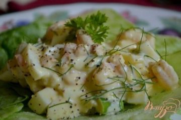 фото рецепта Салат с креветками и яйцами