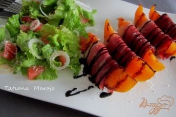 фото рецепта Летняя закуска с кусочками дыни и сухой ветчиной