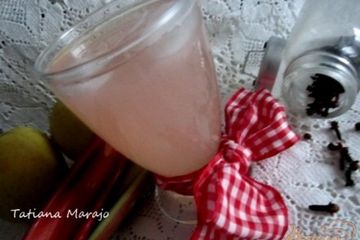 фото рецепта Компот из ревеня, яблок и гвоздики