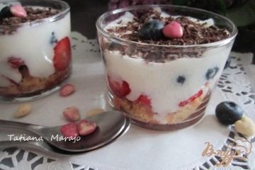 фото рецепта Десерт с ягодами и йогуртом
