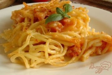 фото рецепта Спагетти, запеченные с ветчиной и томатом