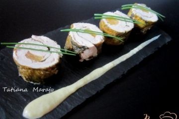 фото рецепта Куриные рулетики с ананасовой серединкой