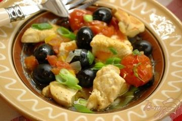 фото рецепта Куриное филе, тушеное с овощами и маслинами