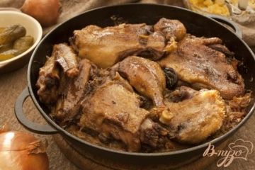 фото рецепта Утка по-деревенски с квашеной капустой, черносливом и тмином