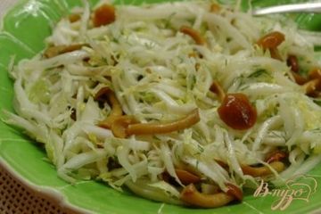 фото рецепта Салат из пекинской капусты с опятами
