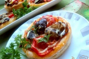 фото рецепта Мини-пицца с грибами и ветчиной