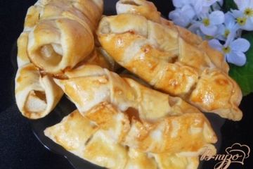 фото рецепта Пирожки с яблоками из слоеного теста в хлебопечке