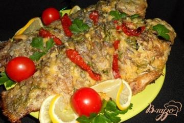 фото рецепта Караси запеченные под сыром и сметаной