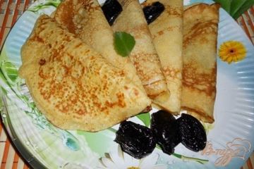 фото рецепта Кукурузные блинчики с черносливом и медом