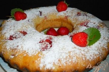 фото рецепта Творожный кекс-пирог с клубникой