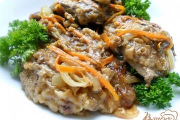 фото рецепта Отбивные из говяжьей печени с овощами