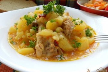 фото рецепта Картофель, тушеный с курицей в соусе