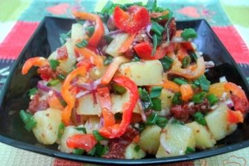 фото рецепта Картофельный салат с вялеными помидорами