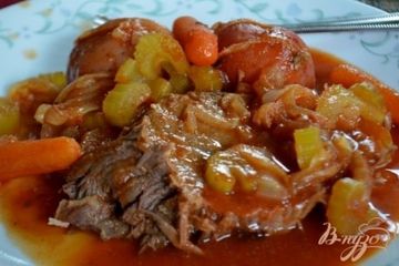 фото рецепта Тушеная нежная говядина с овощами