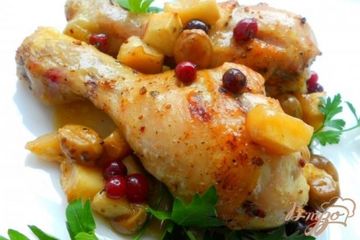 фото рецепта Ножки куриные, запеченные с ягодами и фруктами