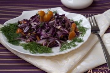 фото рецепта Салат с опятами и краснокочанной капустой