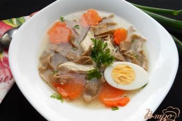фото рецепта Куриный бульон с домашней лапшой из цельнозерновой муки