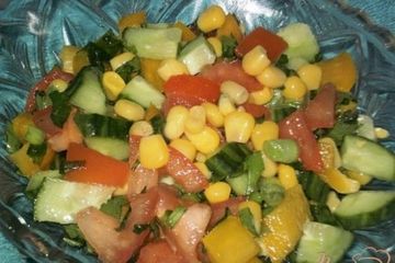 фото рецепта Салат из овощей и кукурузы