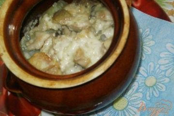 фото рецепта Мясо с шампиньонами и картофелем в горшочках