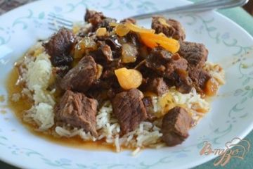 фото рецепта Тушеная говядина с сухофруктами и миндалем