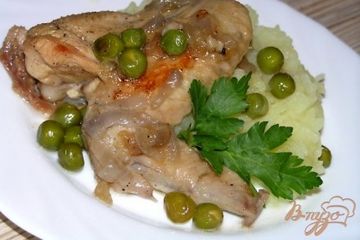 фото рецепта Курица, тушеная в мартини с зеленым горошком