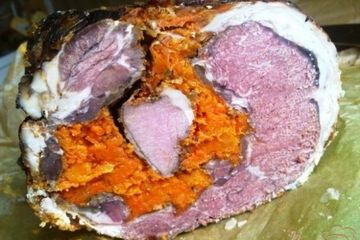 фото рецепта Говяжий рулет с курагой и морковью.