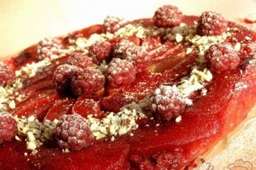 фото рецепта Малиновый татен с айвой и яблоками