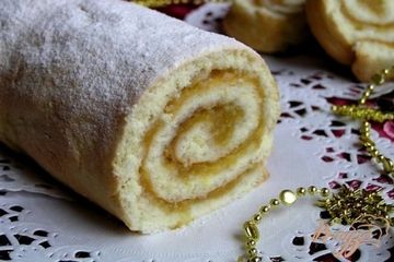 фото рецепта Бисквитный рулет с яблоками (печется вместе с начинкой)