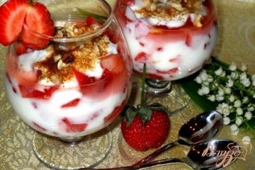 фото рецепта Десерт клубничный с йогуртом