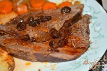 фото рецепта Тушеное мясо по-немецки с подливой из изюма