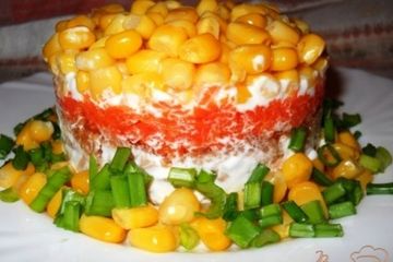 фото рецепта Слоеный салат с тунцом и кукурузой