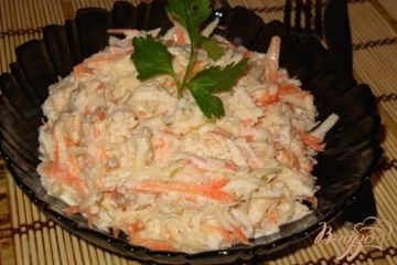 фото рецепта Салат из белой редьки с сельдереем, яблоком и морковью