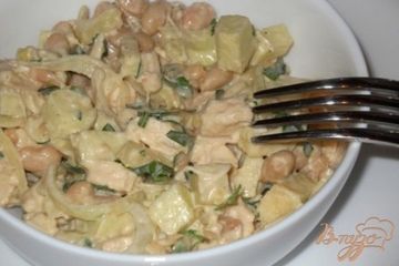 фото рецепта Салат из курицы с фасолью и яблоком