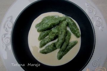 фото рецепта шпинатные клецки с сырным соусом