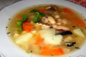 фото рецепта Суп из белой фасоли с рыбными консервами