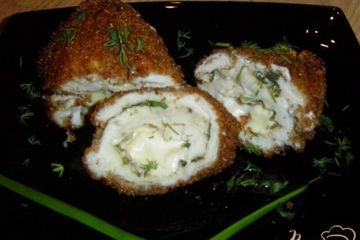 фото рецепта Рулетики из куриной грудки с плавленым сыром и зеленью
