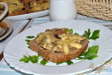 фото рецепта Горячие бутерброды с грибами