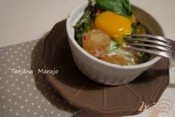 фото рецепта Глазунья в кокотницах с овощами..