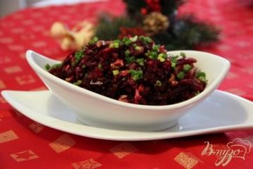 фото рецепта Постный салат из свеклы с орехами