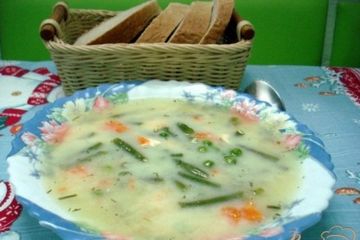фото рецепта Суп с горошком, фасолью и сыром