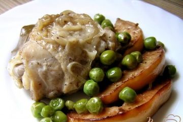 фото рецепта Курица с айвой и зеленым горошком