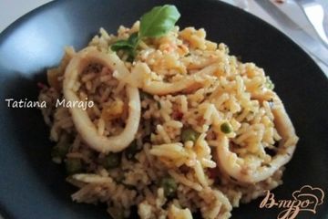 фото рецепта Рис с овощами и кальмарами