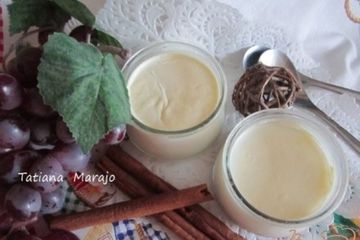 фото рецепта Домашний йогурт с конфитюром из инжира
